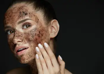 What Is a Natural Exfoliating Scrub & How to Exfoliate